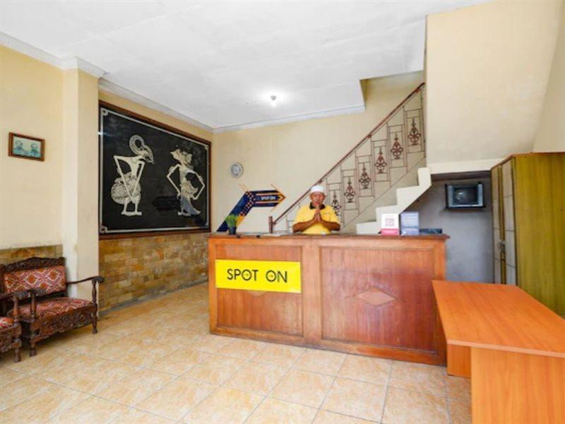Spot On 2011 Hotel Mekar Sari Solo Kültér fotó